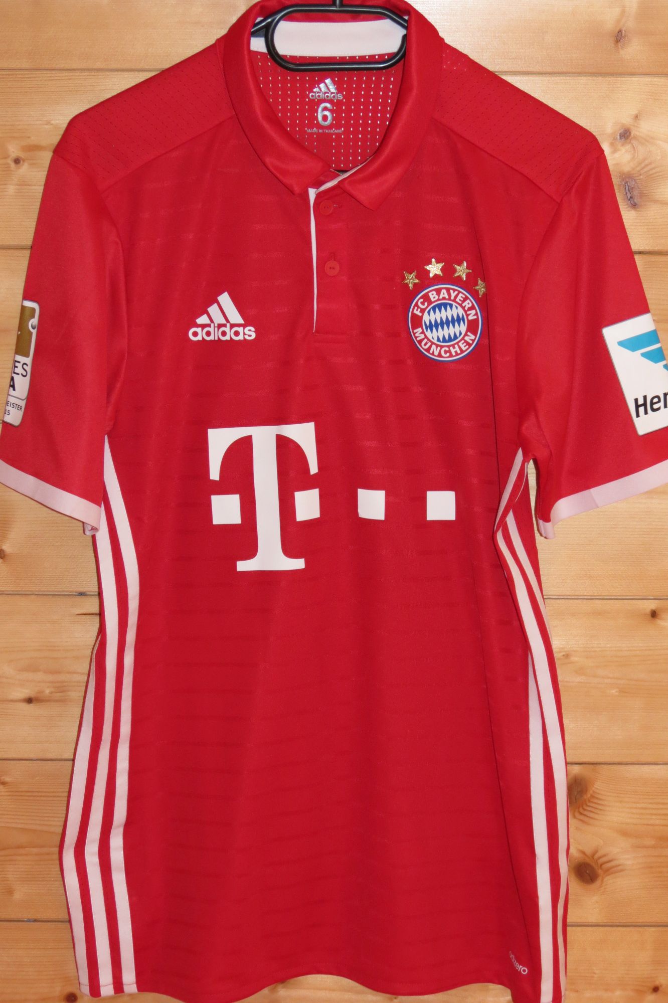 trikot-1014-bayern-bernat-f19AAFE8C-F79D-2762-A61B-0CF98819343D.jpg