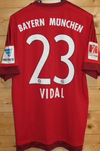trikot-1091-bayern-vidal-rB631A477-06BB-D2E3-85BC-BCB0AD171933.jpg