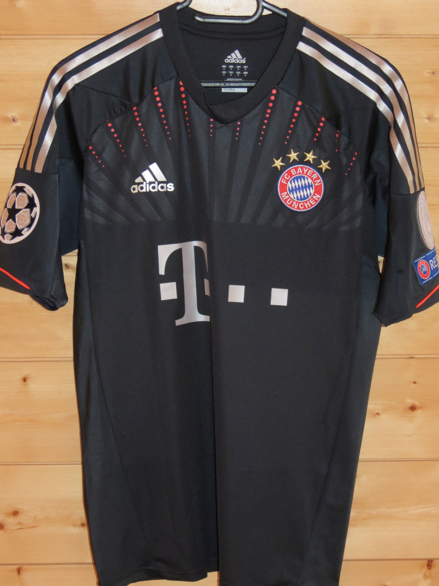 trikot-821-bayern-shaqiri-f9C1C4B86-F1F3-E0DB-EFE6-72DB332BD048.jpg