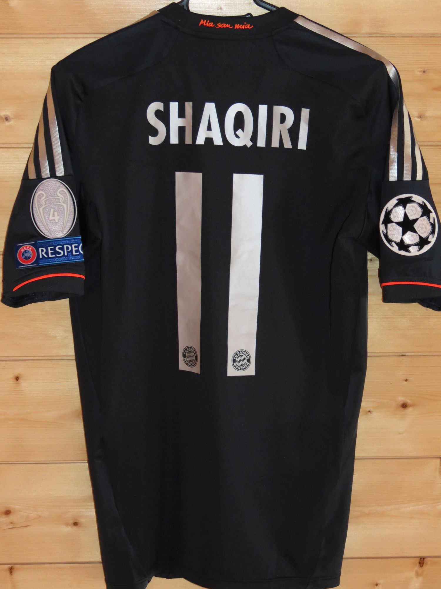 trikot-821-bayern-shaqiri-r0E10F885-3BC6-0D03-EC35-E57FABDC2B1B.jpg