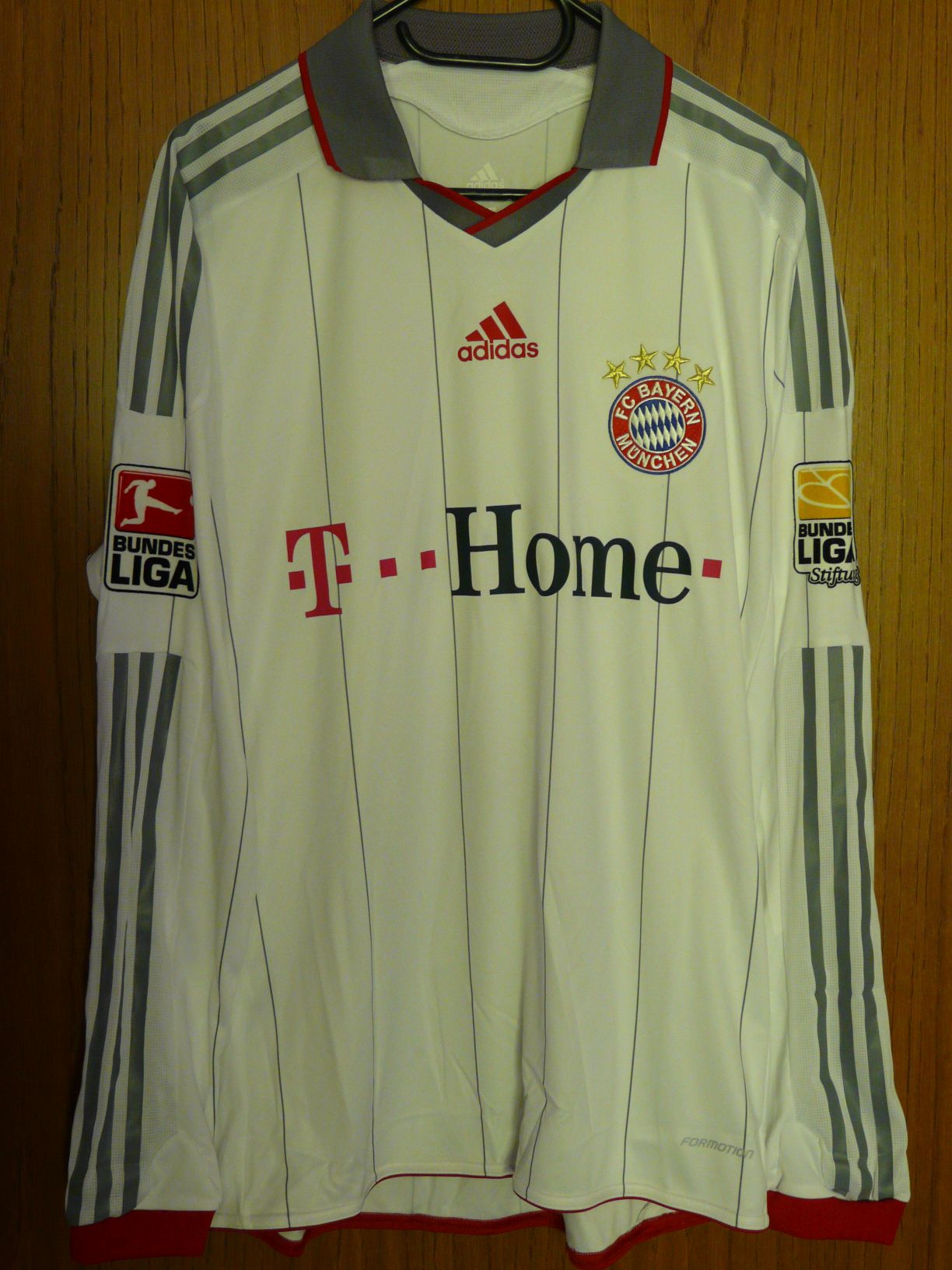 trikot-541-bayern-olic-fF33982E2-9499-0EF4-0D67-97B717A78ECE.jpg