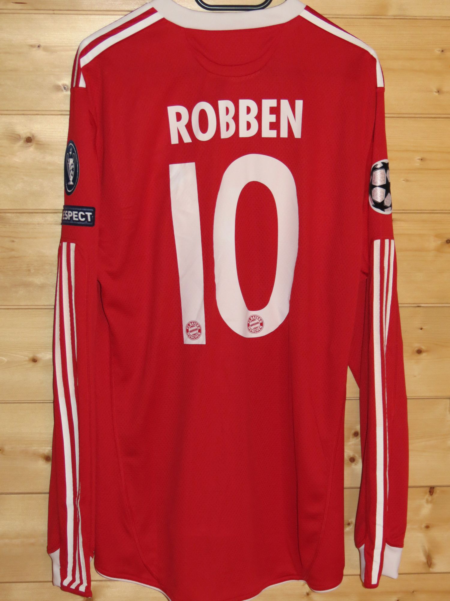 trikot-667-bayern-robben-r7F2136DF-6FA2-3ADB-7CC3-3B62FC90EFD8.jpg