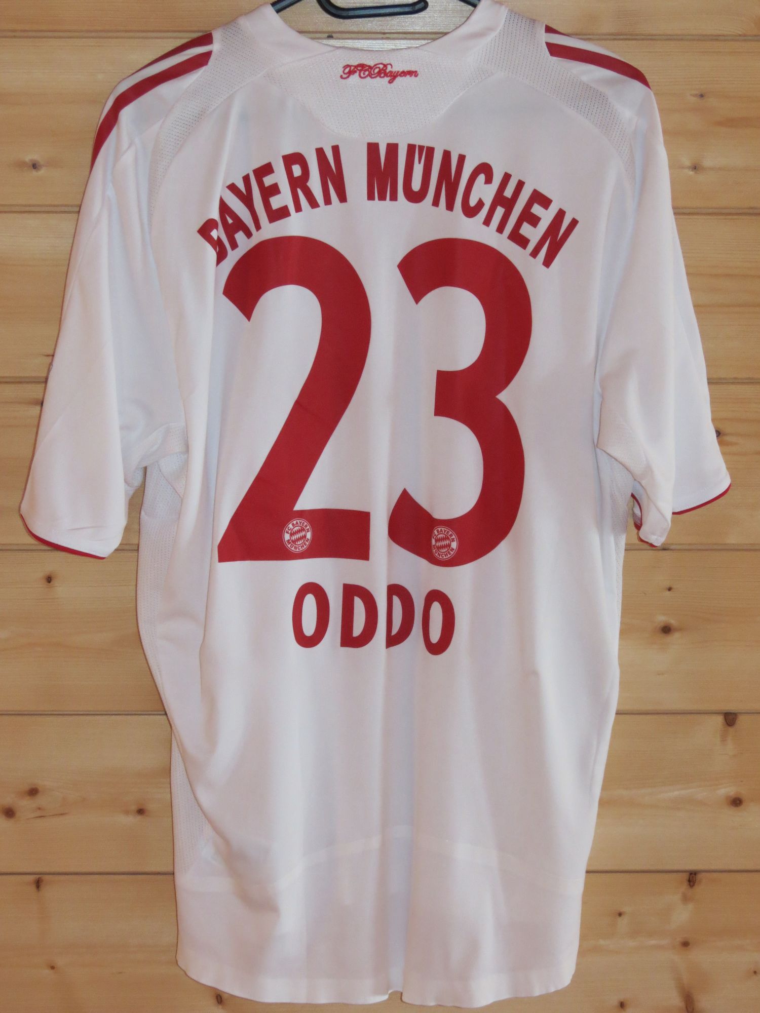 trikot-824-bayern-oddo-rC57B8B09-1D91-22D1-CF78-78010D4F10AD.jpg