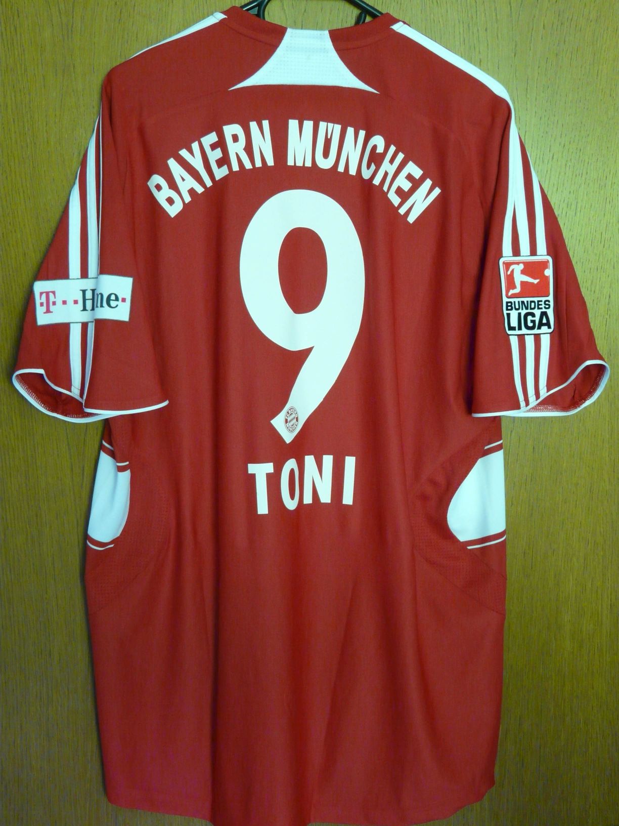 trikot-382-bayern-toni-r08E702D0-CFD2-7191-F61C-0C5120D30568.jpg