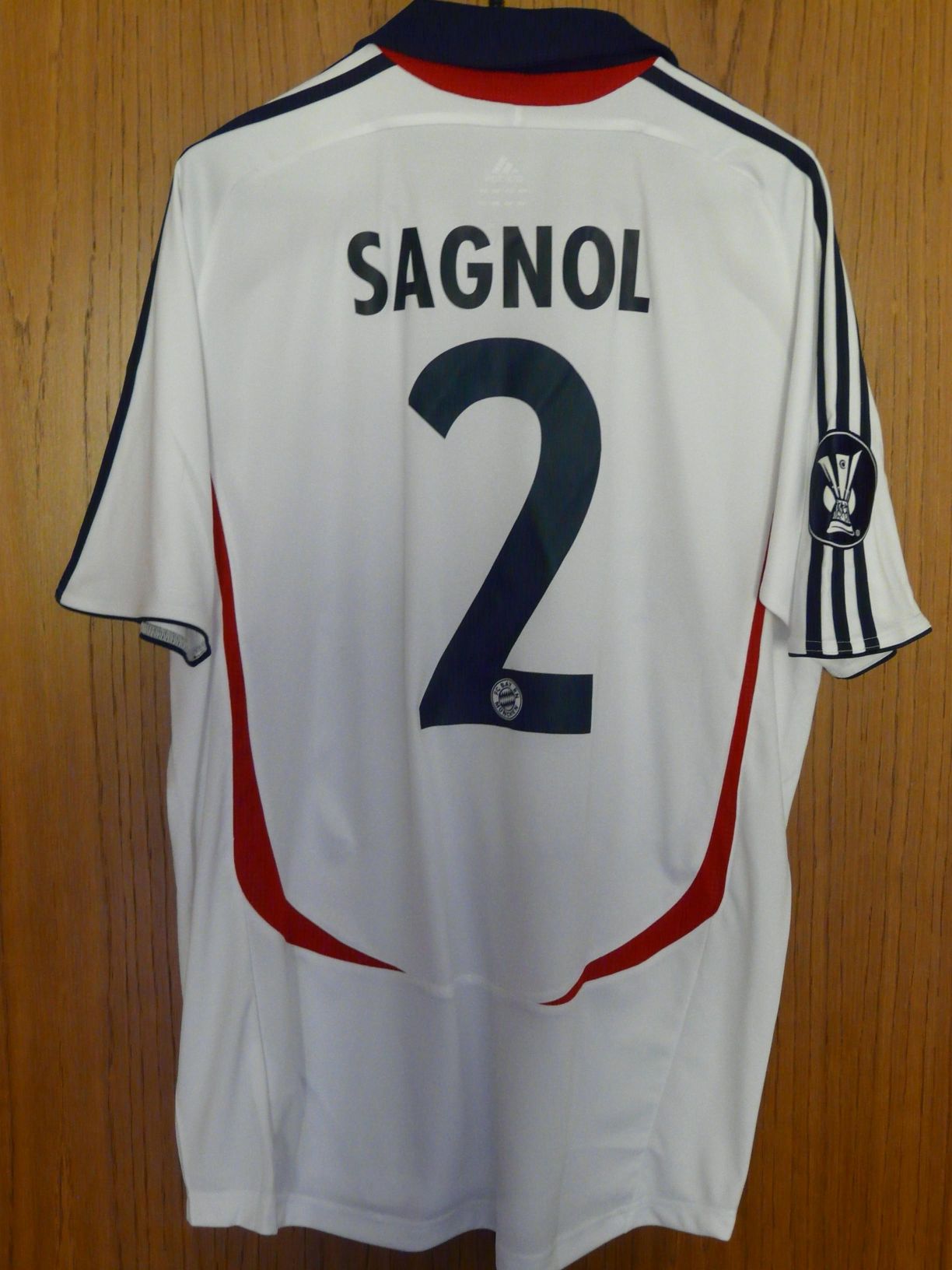 trikot-468-bayern-sagnol-r7A882A83-FAEC-B0B7-2036-FA1CC45F99B0.jpg