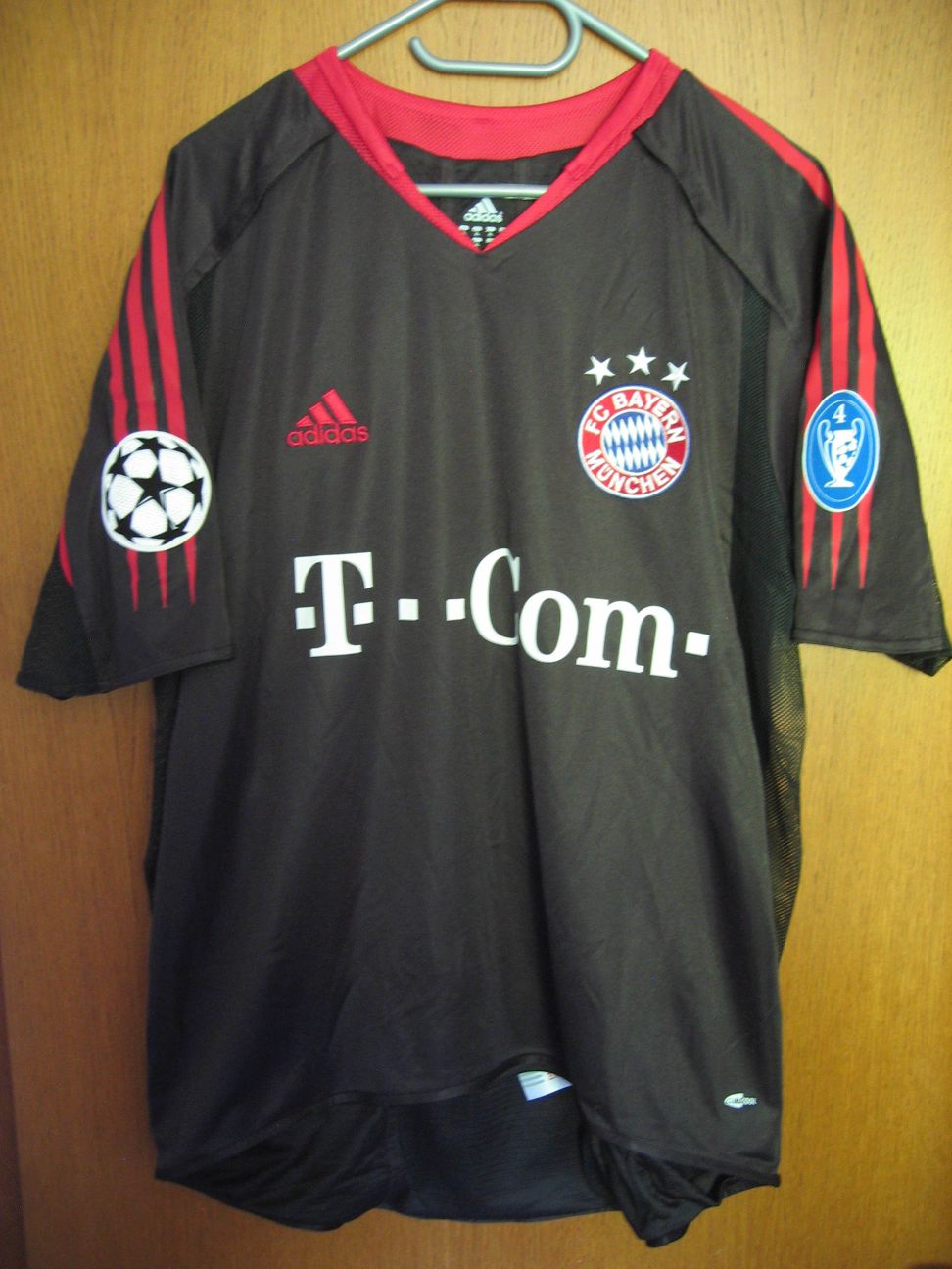 trikot-286-bayern-lucio-f97535324-772B-AC20-B49C-574FB39959FA.jpg