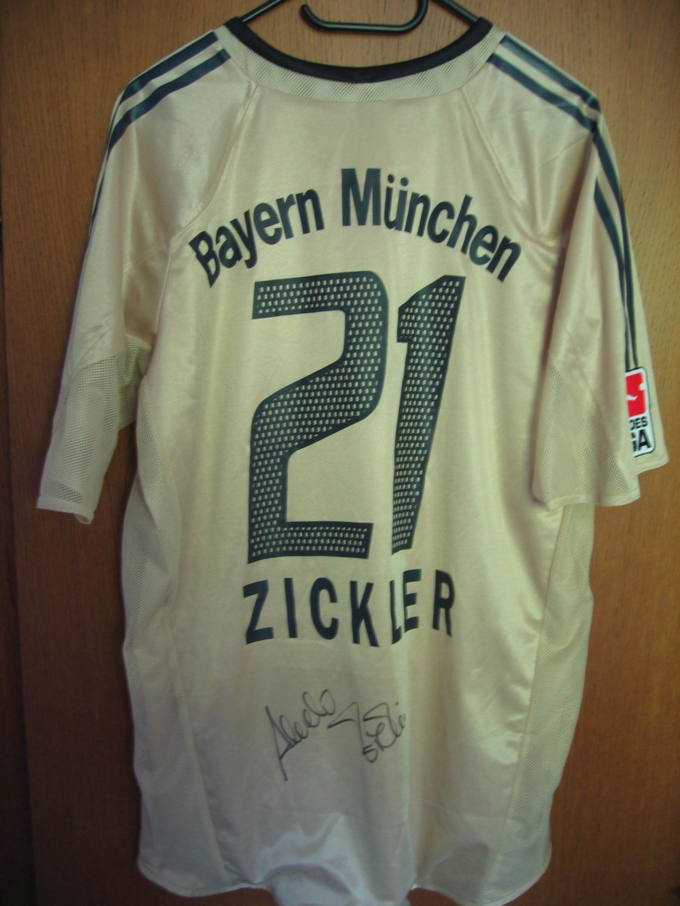 trikot-287-bayern-zickler-rAE844C2F-F97D-BB31-4394-78A4A260E666.jpg