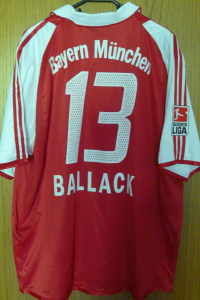 trikot-451-bayern-ballack-r9D7FE7EF-55BF-1CC9-C752-D274946B14D2.jpg