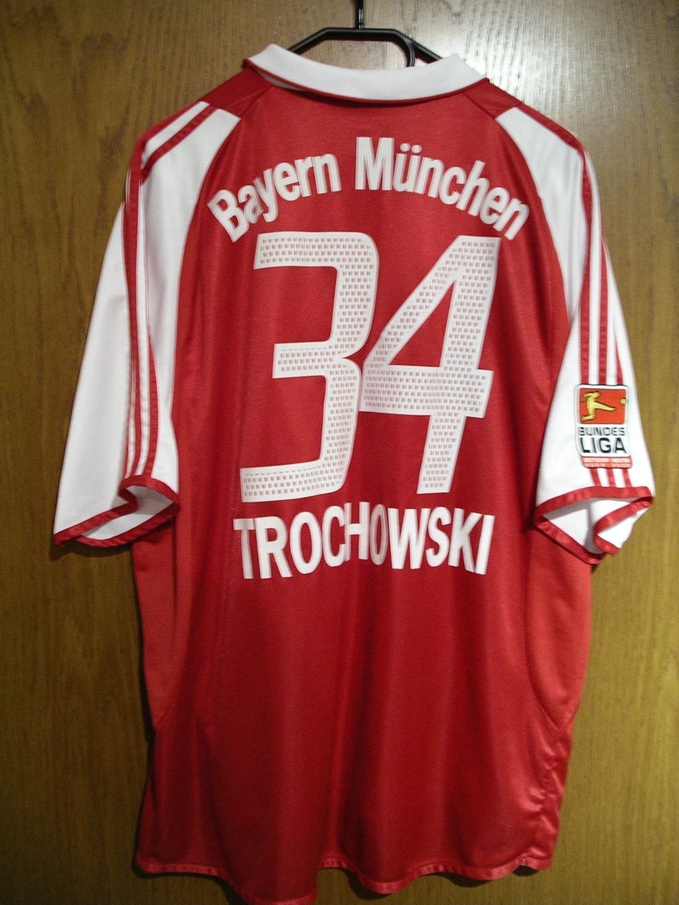 trikot-044-bayern-trochowski-r402BBAE1-2AE2-34C3-815B-88EA9FBE31BC.jpg