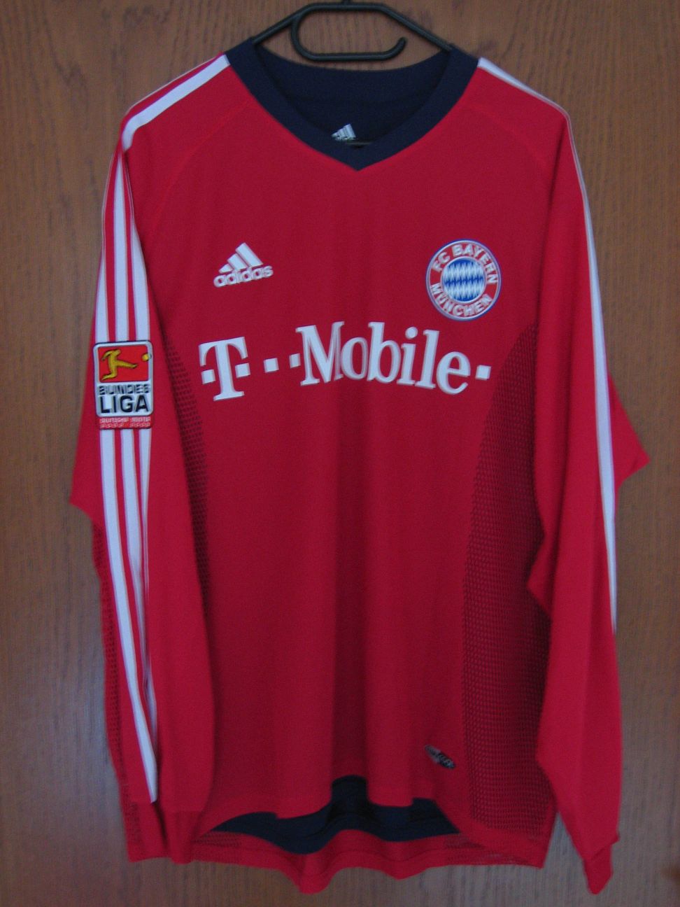 trikot-130-bayern-santacruz-f5AACC3CA-BFF2-9F70-8592-FB61C2170E07.jpg