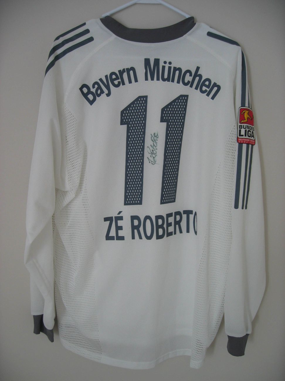 trikot-324-bayern-zeroberto-r3B87E032-21DC-D1E8-ECC6-3F6E0C7F9E32.jpg