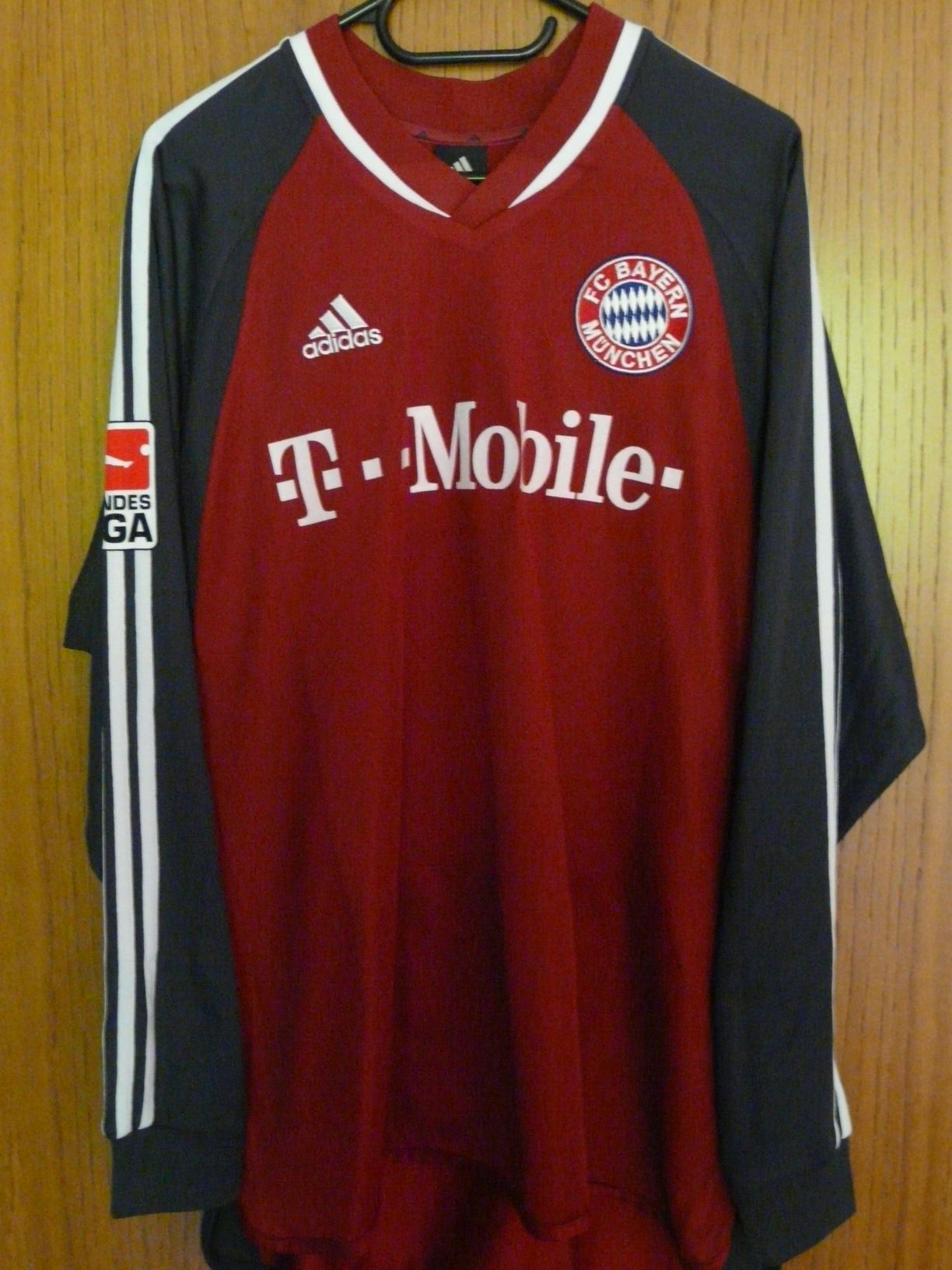 trikot-021-bayern-sagnol-f-2D2D869C5-FFFC-3E89-EDB6-D7BC078E8AAB.jpg