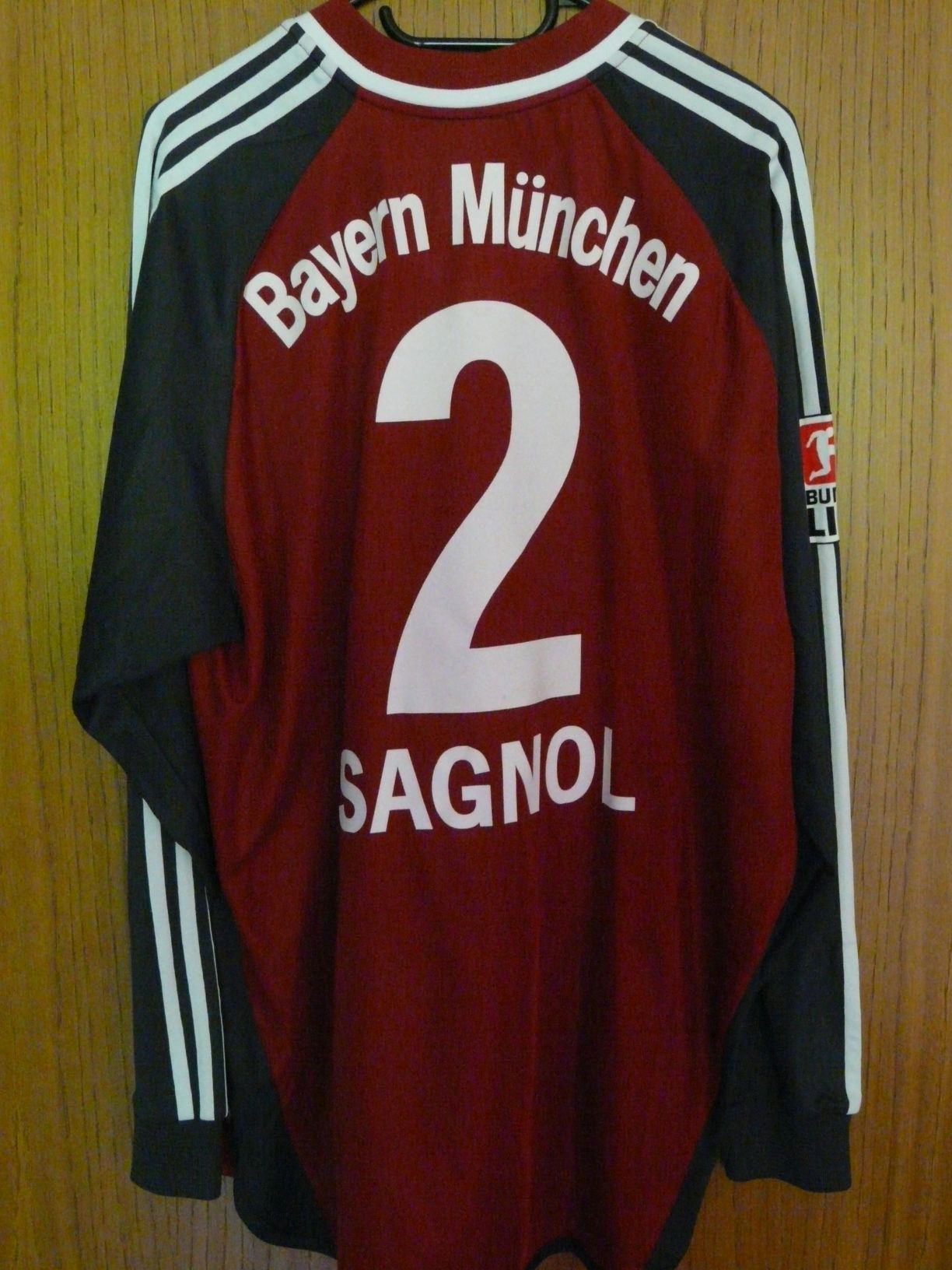 trikot-021-bayern-sagnol-r-2342A2789-908F-EF6D-A1AD-36E4B5E9240D.jpg