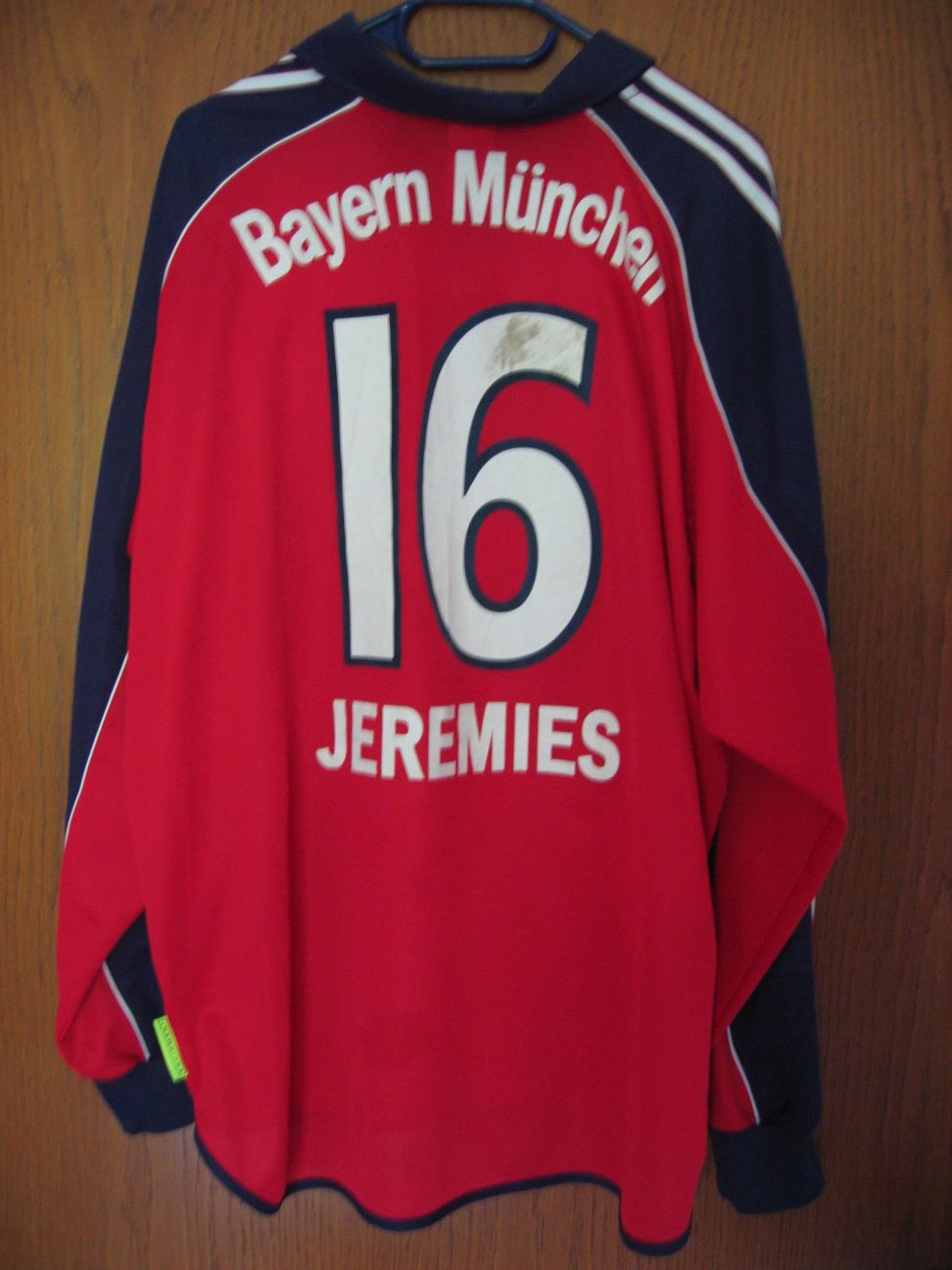 trikot-144-bayern-jeremies-r840C042B-5194-28AC-C2DE-3876AD7A2567.jpg