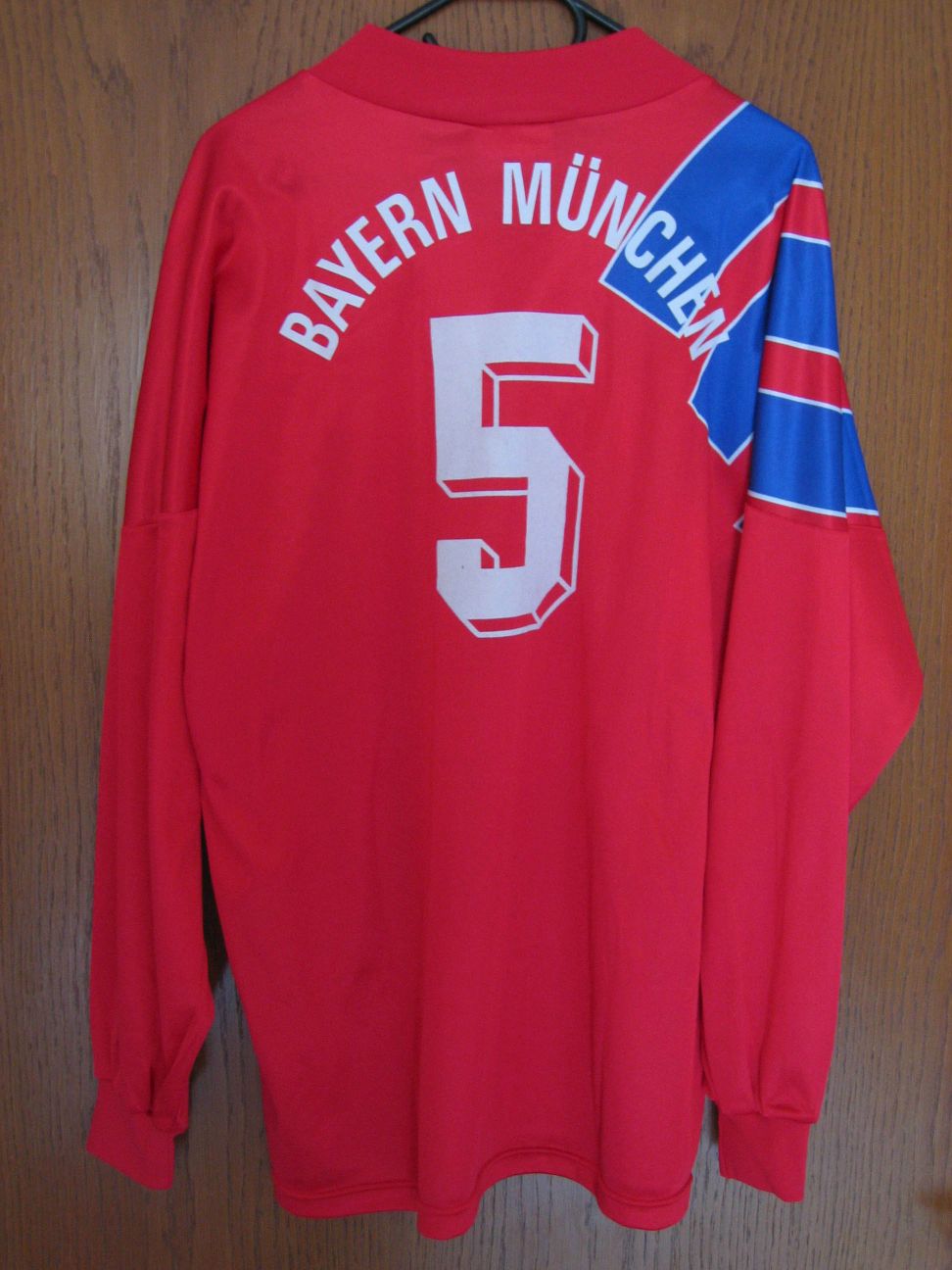 trikot-128-bayern-helmer-r49E93283-2D0E-ADE9-AFFE-ECA59D02EC2A.jpg