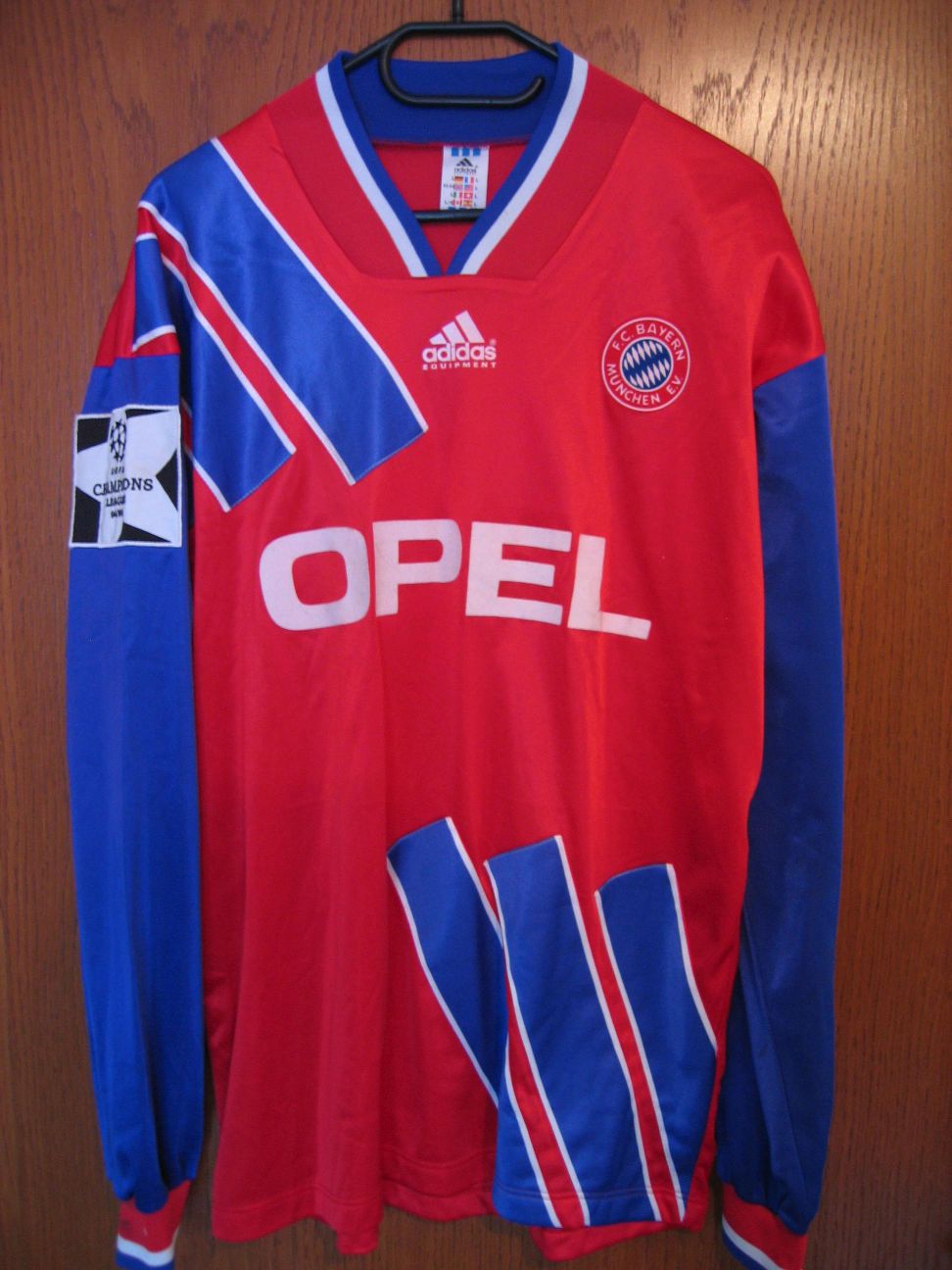 trikot-192-bayern-schupp-f515F4CAB-EC4F-FA6B-9230-A49C020959F8.jpg
