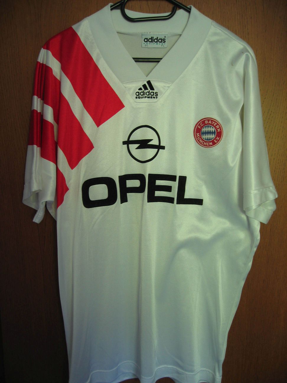 trikot-270-bayern-schupp-f5A95030A-93AF-D20F-C052-D69A70D0D5B2.jpg
