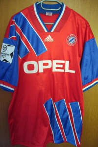 trikot-284-bayern-16-f40B6AC82-A154-513D-BECA-7A68ACCBD98F.jpg