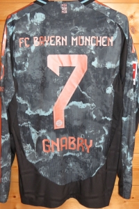 trikot-1717-bayern-gnabry-r2E7DCFFB-9CD4-8590-F5AE-9D7D9C8D3A2D.jpg