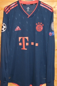 trikot-1761-bayern-martinez-f68049822-8909-C022-0D75-0AF292C7CDC5.jpg