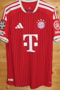 trikot-1781-bayern-pavlovic-fBEB04C97-4A74-FD66-E4E2-738215B57B5A.jpg