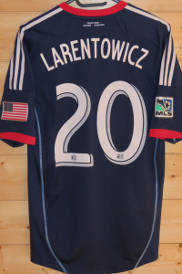 trikot-896-chicago-larentowicz-r9A725798-C5A6-D6AC-4A09-644A12F4F725.jpg