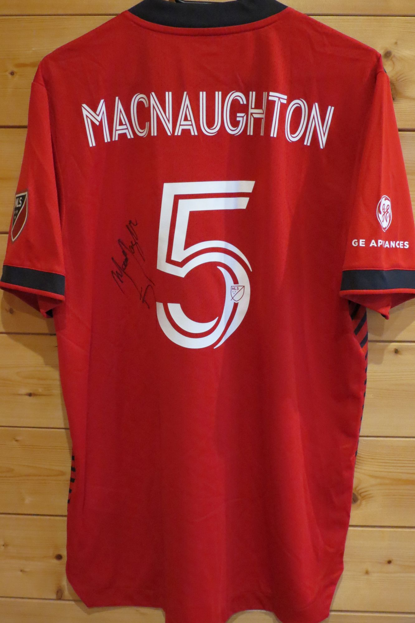 trikot-1644-toronto-macnaughton-r0DCF127E-60C8-E2C7-39A9-09BF8CC24F76.jpg