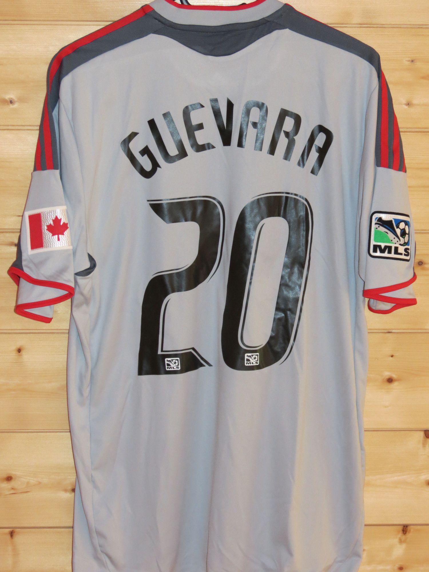 trikot-843-toronto-guevara-r4DA2A97C-9E6E-4EB1-67D8-0D39243AFCE3.jpg